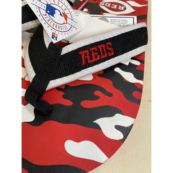 Cincinnati Reds Sewn Team Name‎ Logo Flip Flops Red Black Camo New Mens Sz M 8-9 - Picture 2 of 6